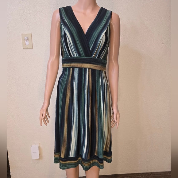 Rabbit Rabbit Rabbit Designs Green Striped Dress Size 6 V-Neck Stretch - Picture 8 of 8